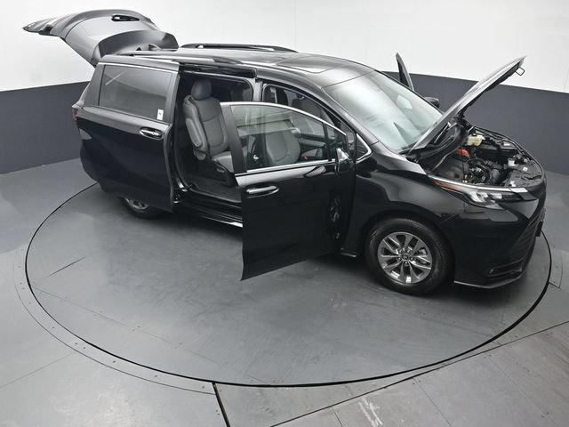 Used 2026 Toyota Sienna XLE AWD/4WD image 58