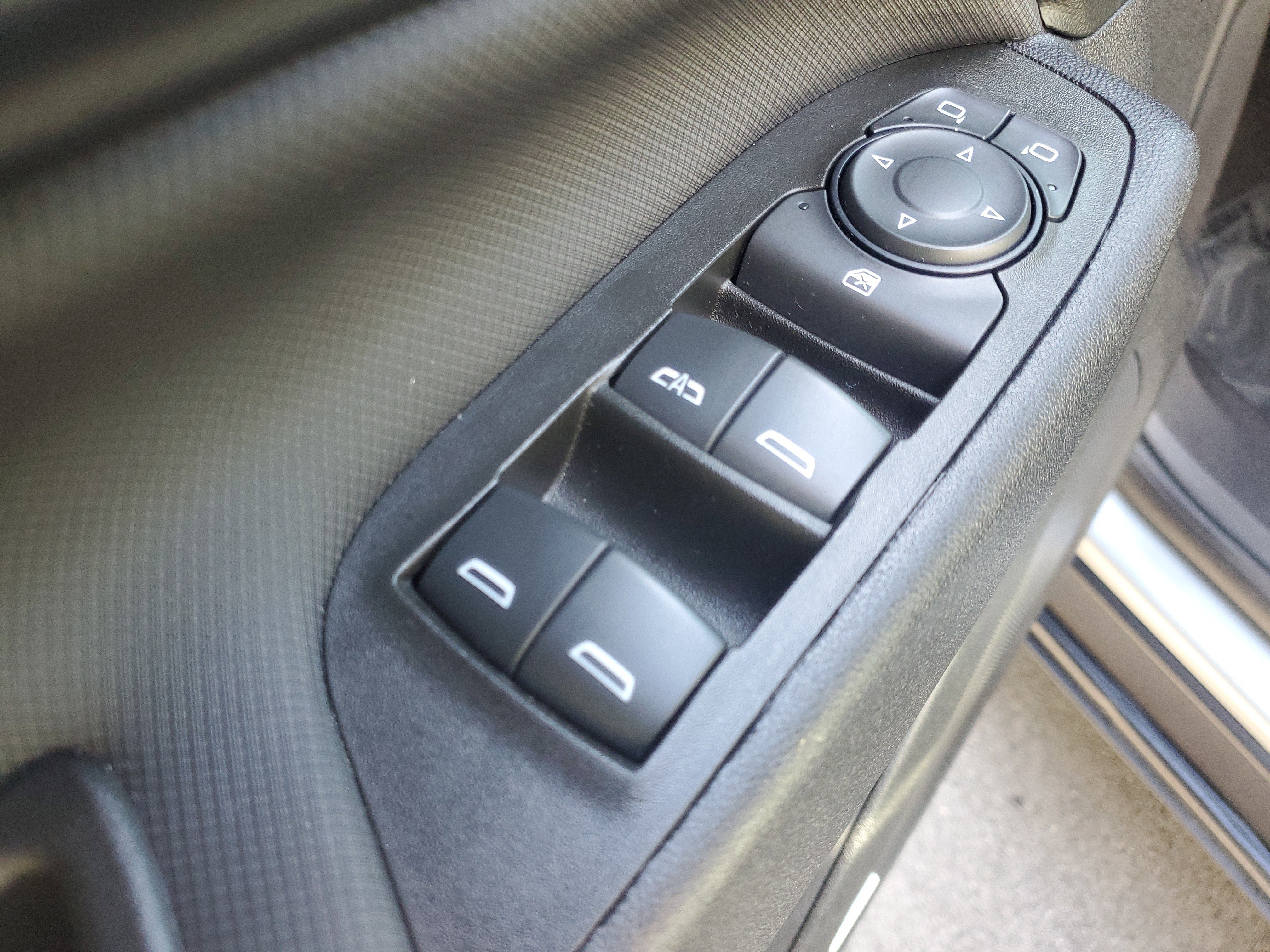 Used 2024 Chevrolet Equinox RS w/ RS Leather Package image 19