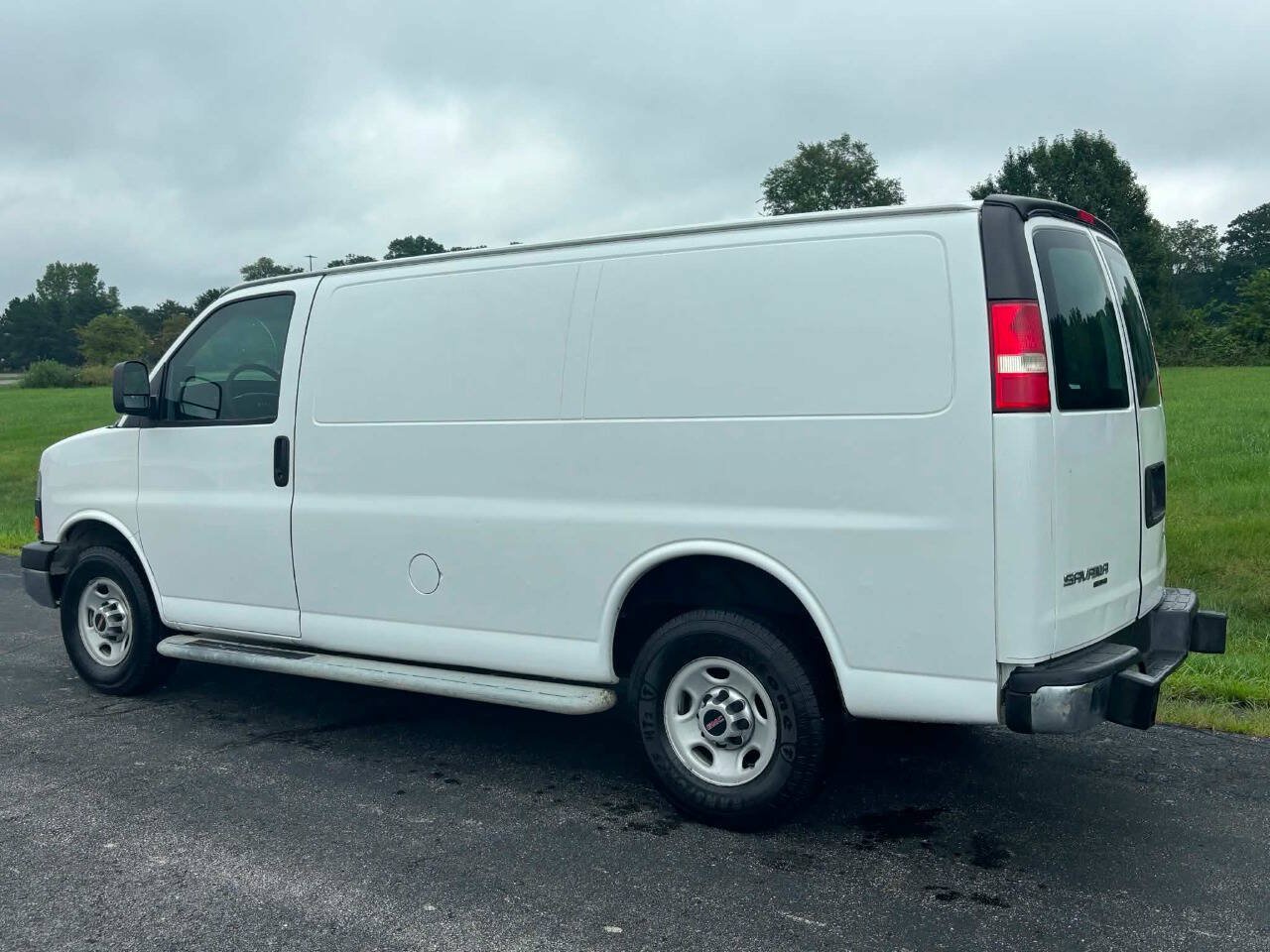 Used 2015 GMC Savana 2500 RWD image 6