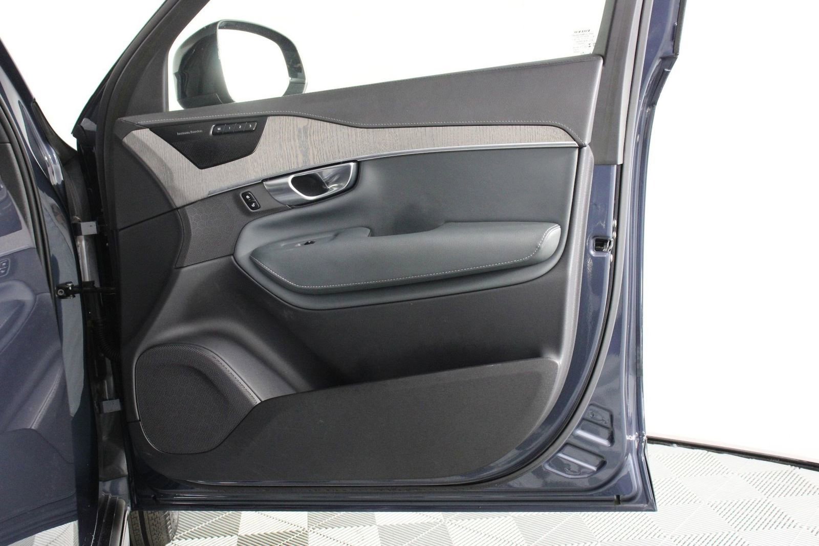 Certified 2023 Volvo XC90 T8 Ultimate image 21