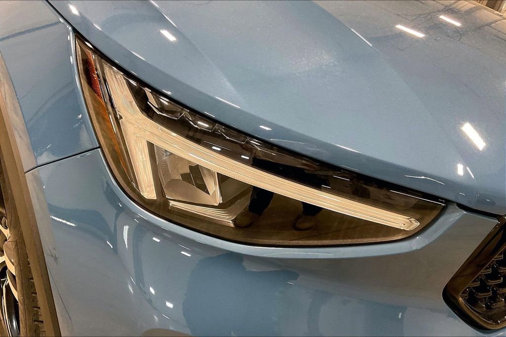 Certified 2023 Volvo XC40 B5 Plus w/ Climate Package AWD/4WD image 32