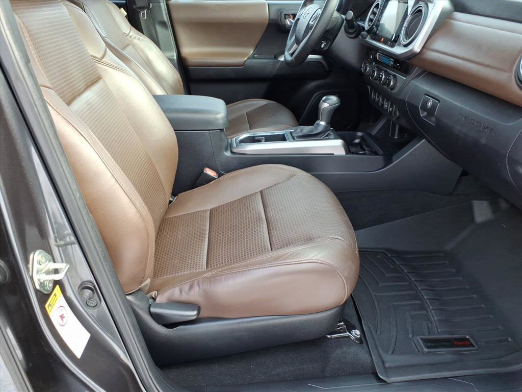 Used 2017 Toyota Tacoma Limited image 9