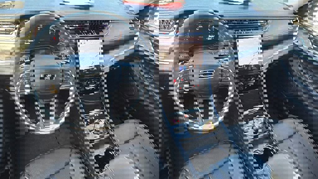 Used 2023 Jeep Grand Cherokee L Limited w/ Luxury Tech Group II image 24