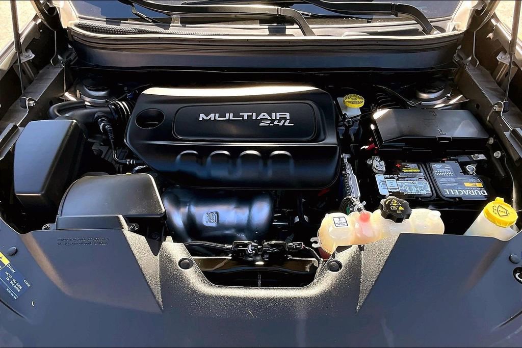 Used 2019 Jeep Cherokee Latitude w/ Cold Weather Group AWD/4WD image 10