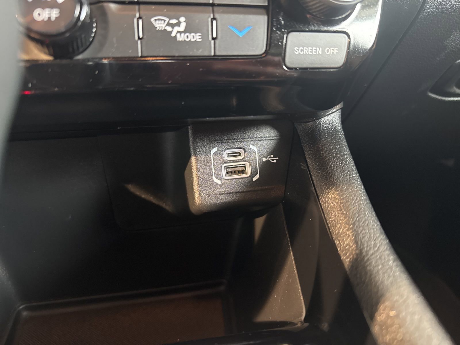 Used 2024 Jeep Compass Limited image 28