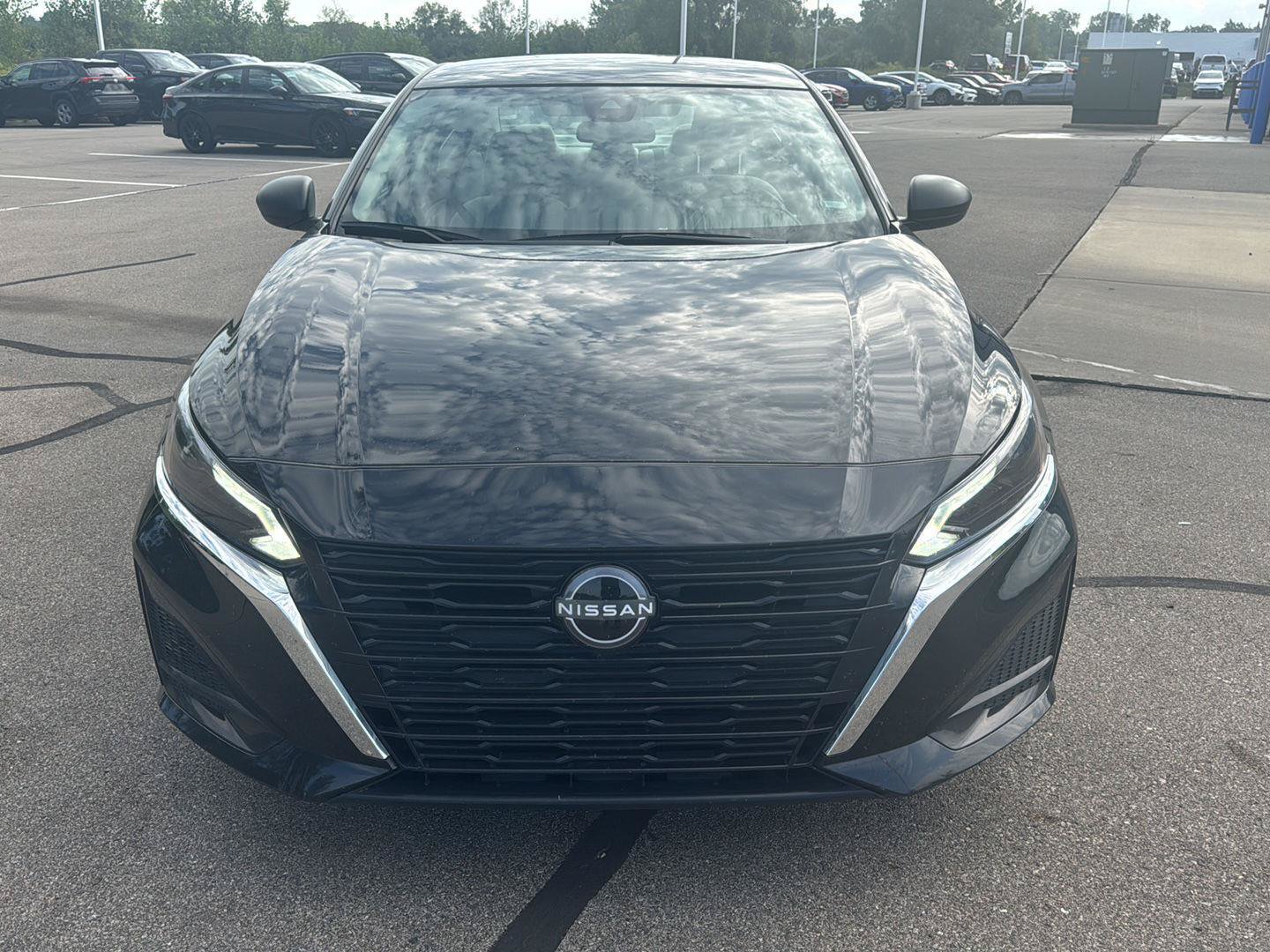 Used 2025 Nissan Altima 2.5 SV FWD image 8