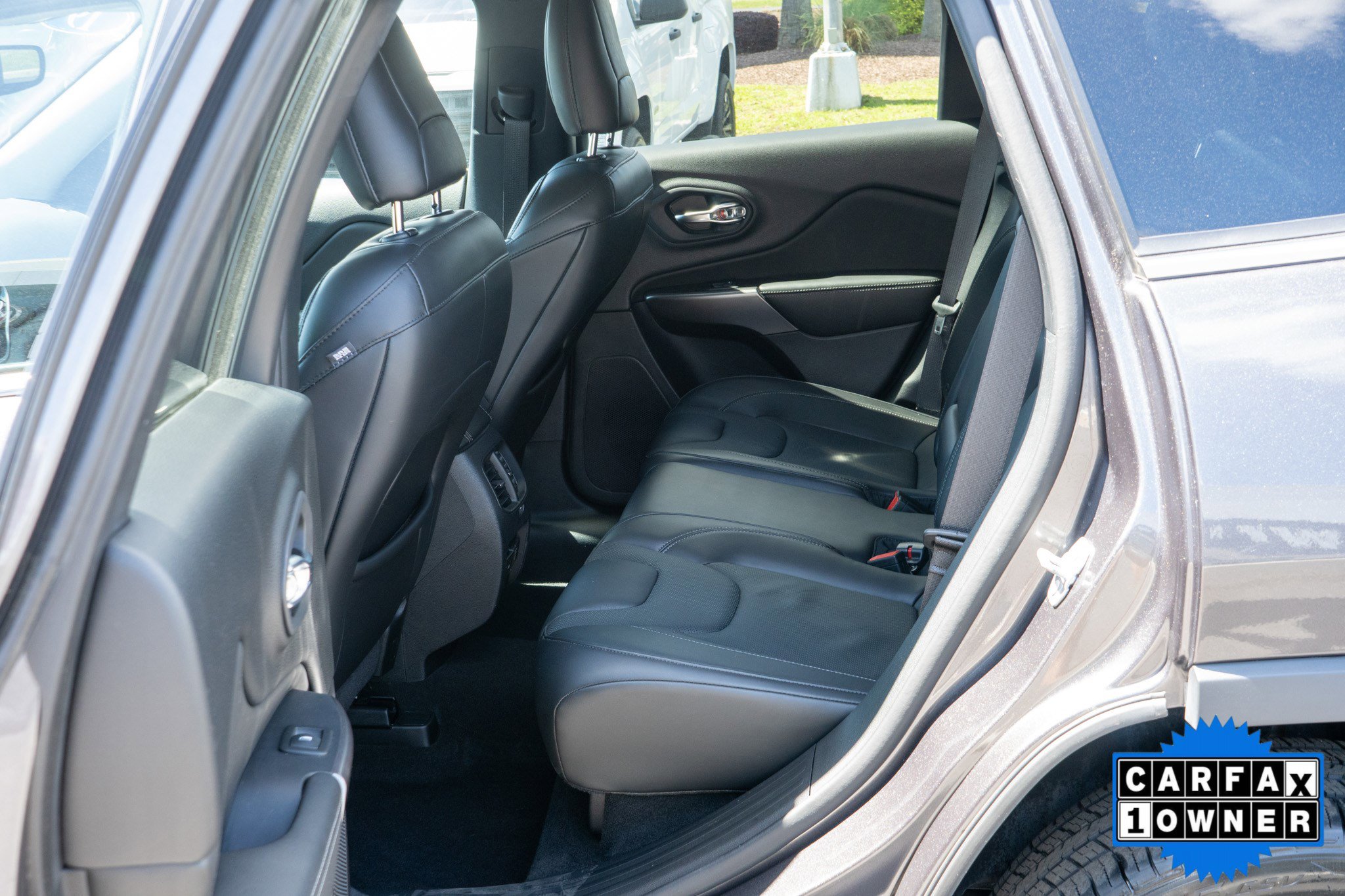 Used 2019 Jeep Cherokee Limited w/ Technology Group image 19