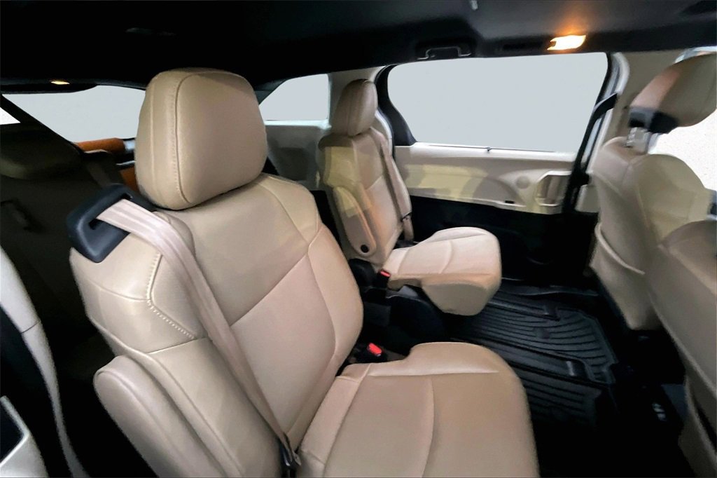 Certified 2021 Toyota Sienna XLE image 24
