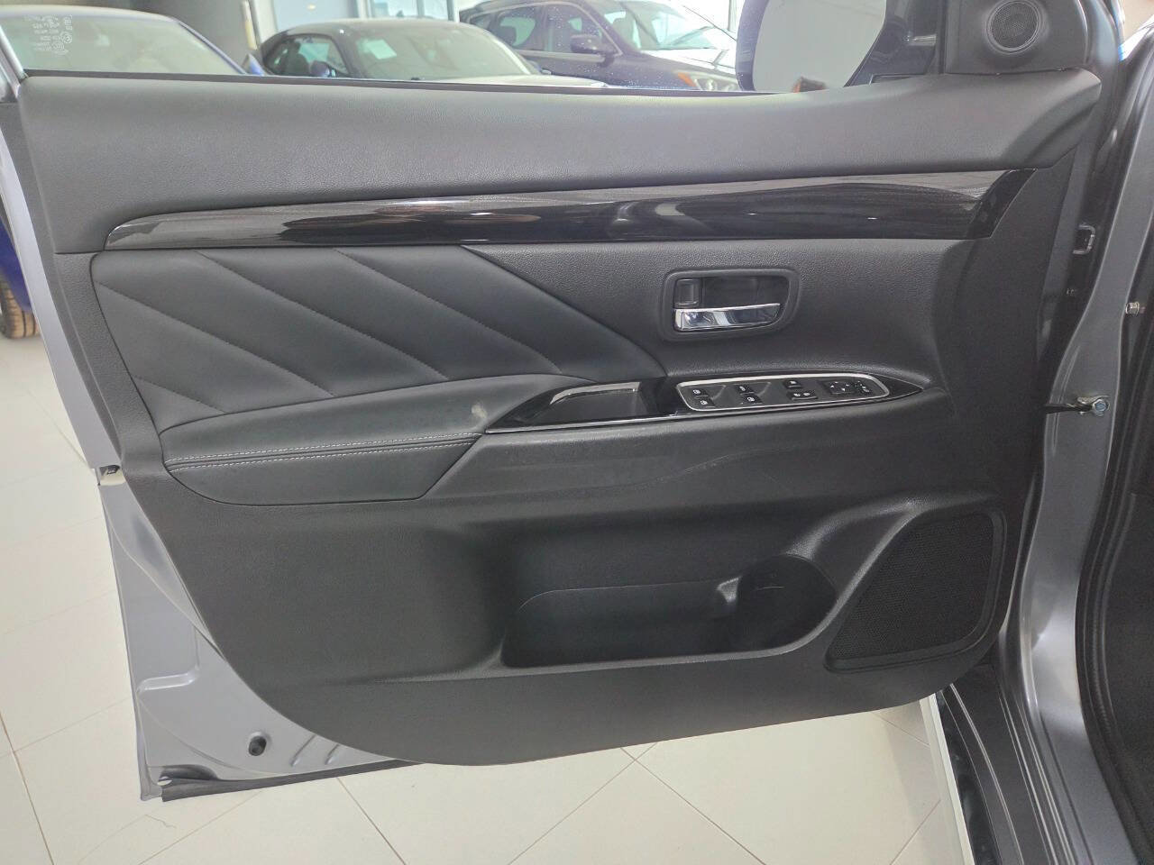 Used 2018 Mitsubishi Outlander SEL image 13