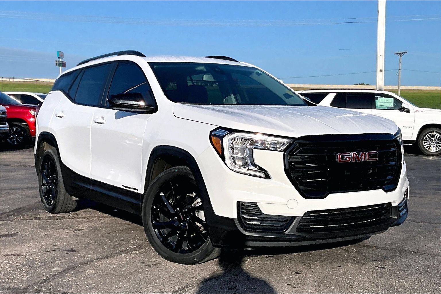 Used 2024 GMC Terrain SLE w/ Elevation Edition FWD image 11