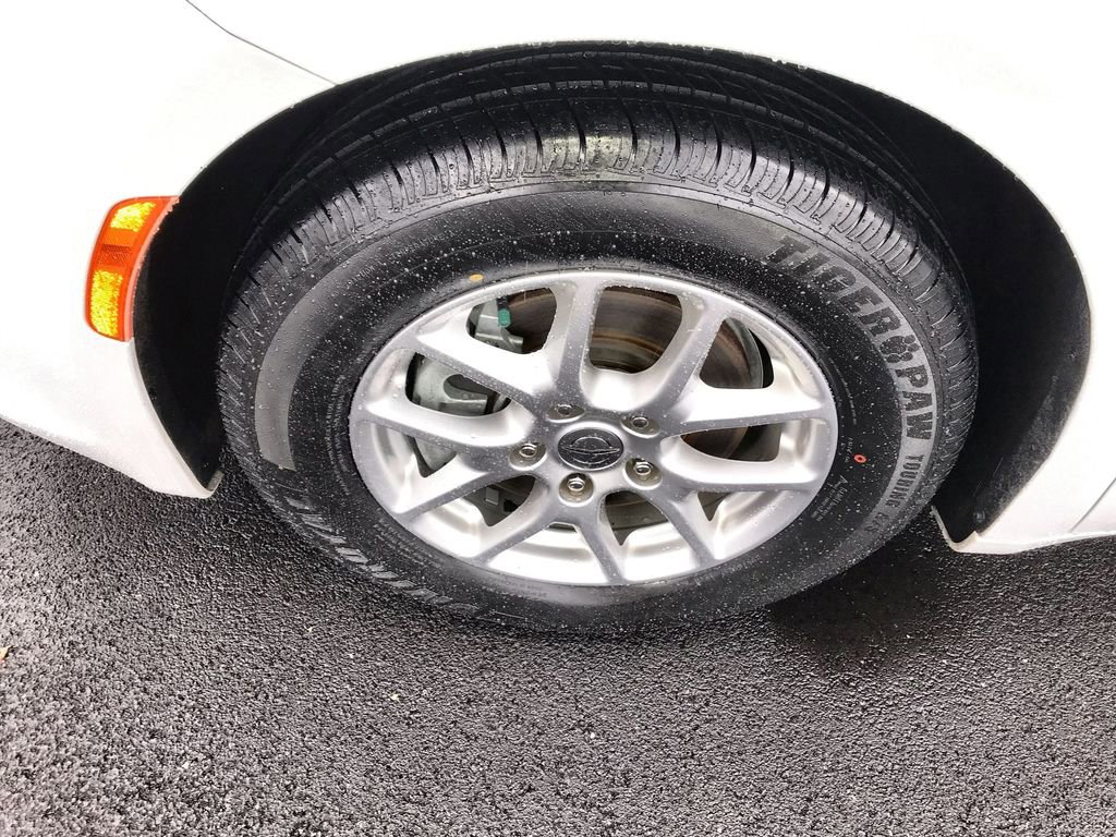 Used 2022 Chrysler Voyager LX image 10