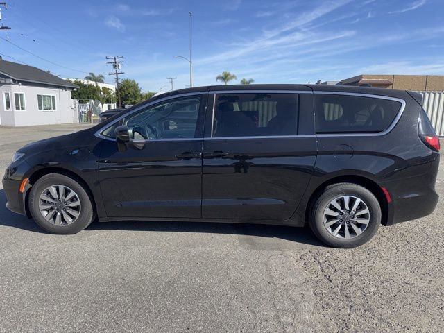 Used 2024 Chrysler Pacifica Select image 8