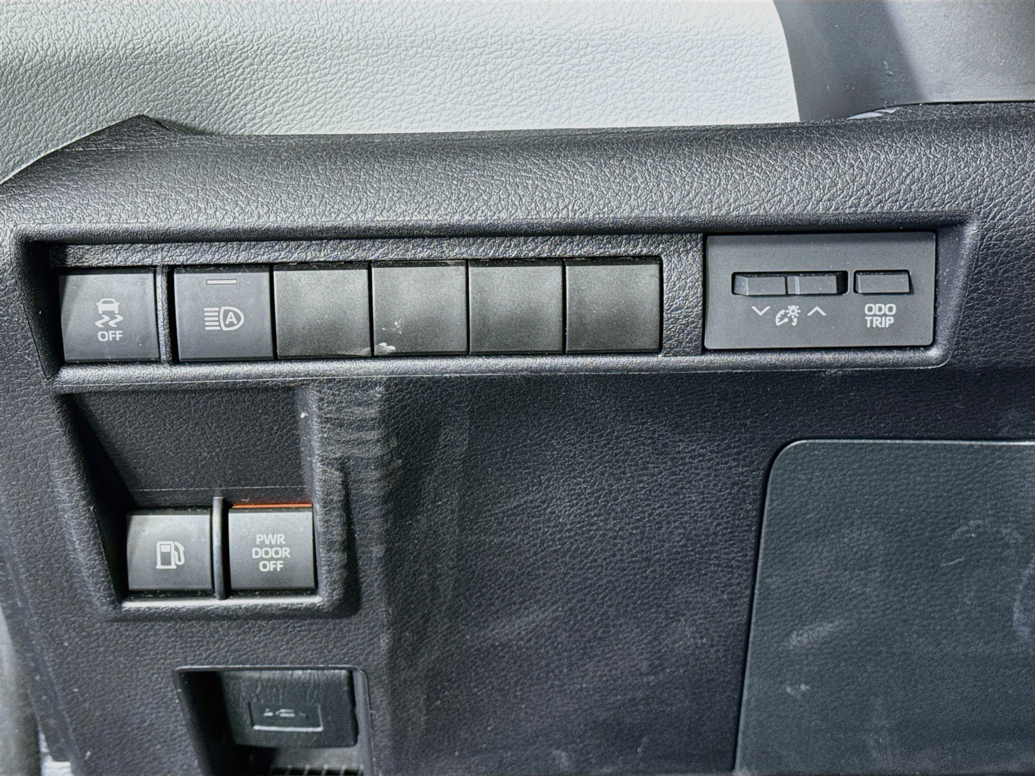 Certified 2025 Toyota Sienna LE FWD image 10