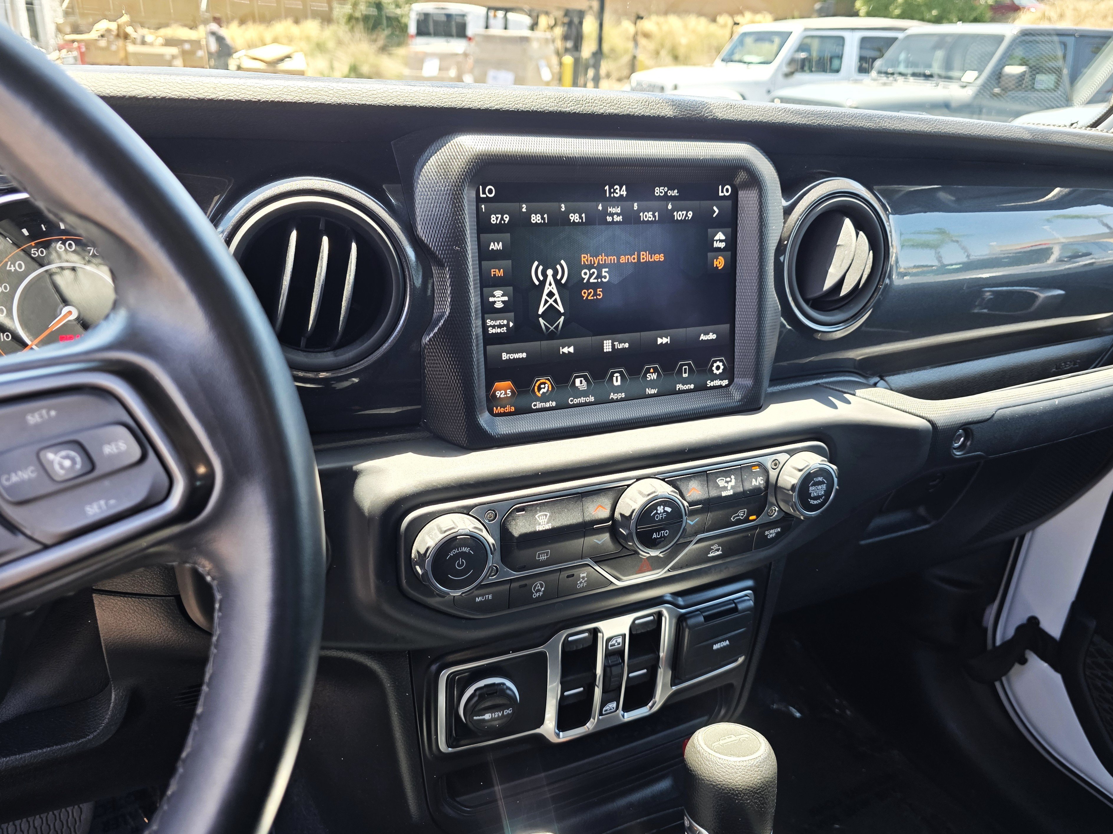 Certified 2021 Jeep Gladiator Overland AWD/4WD image 12