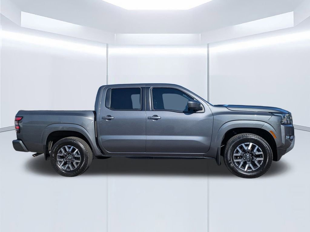 Used 2022 Nissan Frontier SV image 3