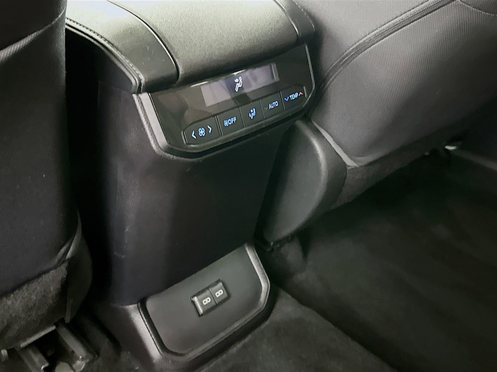 Used 2022 Toyota Highlander LE FWD image 25