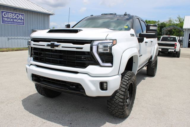 Used 2024 Chevrolet Silverado 2500 LTZ w/ LTZ Plus Package AWD/4WD image 3