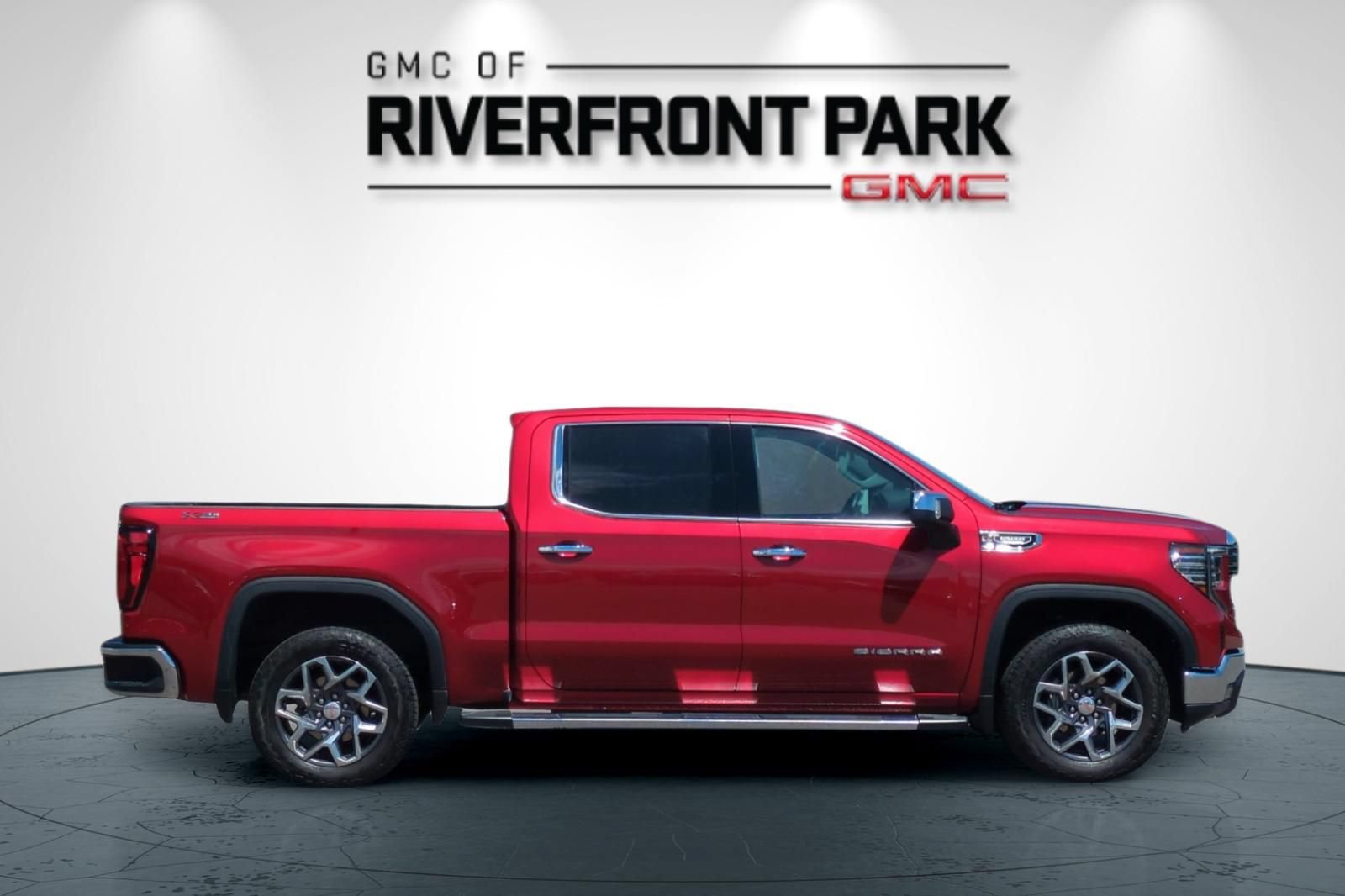 Used 2024 GMC Sierra 1500 SLT w/ SLT Premium Package AWD/4WD image 2