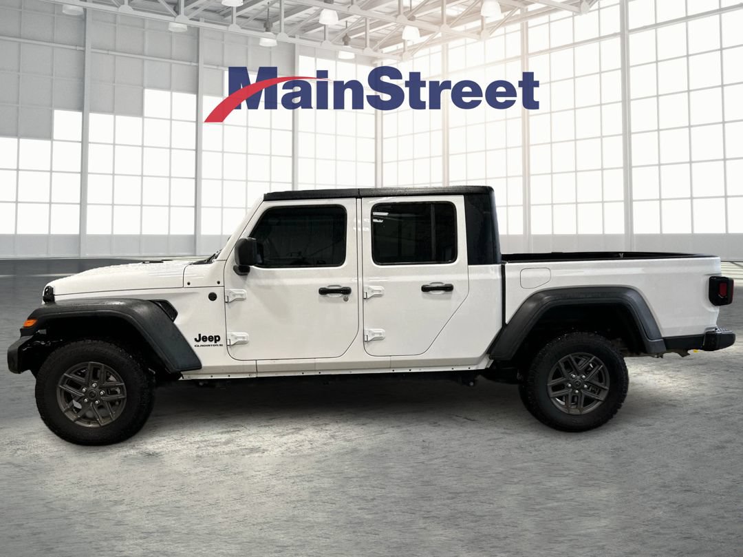 Used 2025 Jeep Gladiator Sport AWD/4WD image 2
