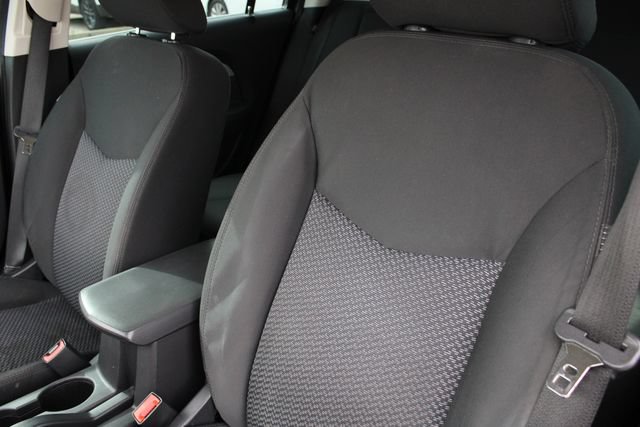 Used 2009 Chrysler Sebring LX FWD image 3