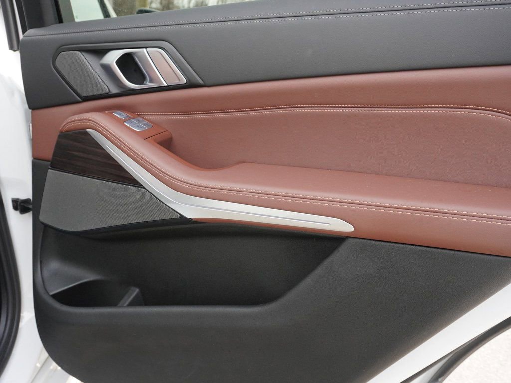 Used 2023 BMW X7 xDrive40i w/ Premium Package image 28
