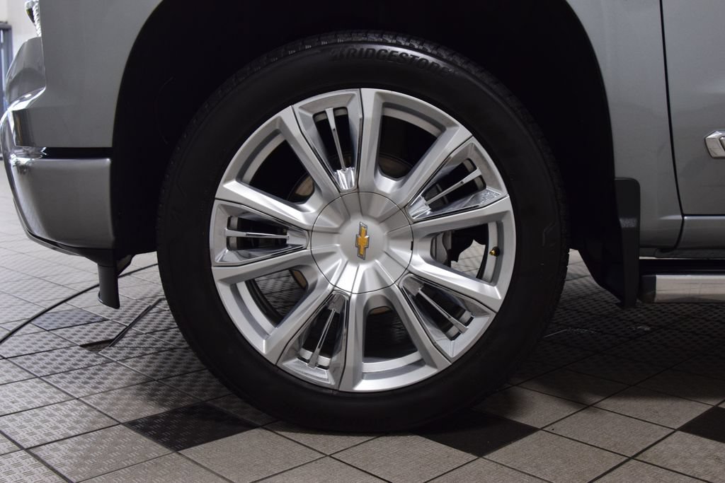 Used 2025 Chevrolet Silverado 1500 High Country AWD/4WD image 29