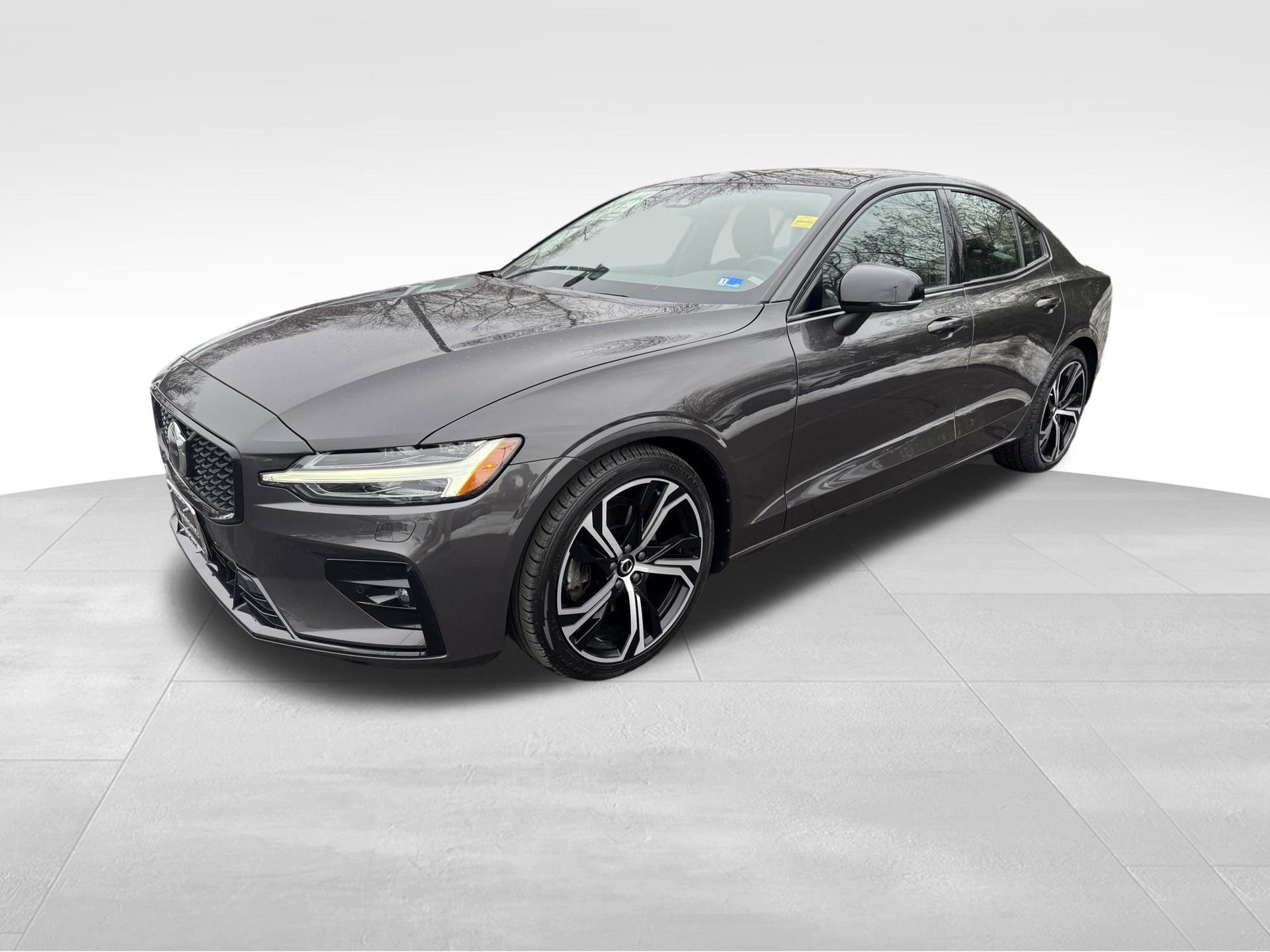 Used 2023 Volvo S60 B5 Core w/ Climate Package image 3