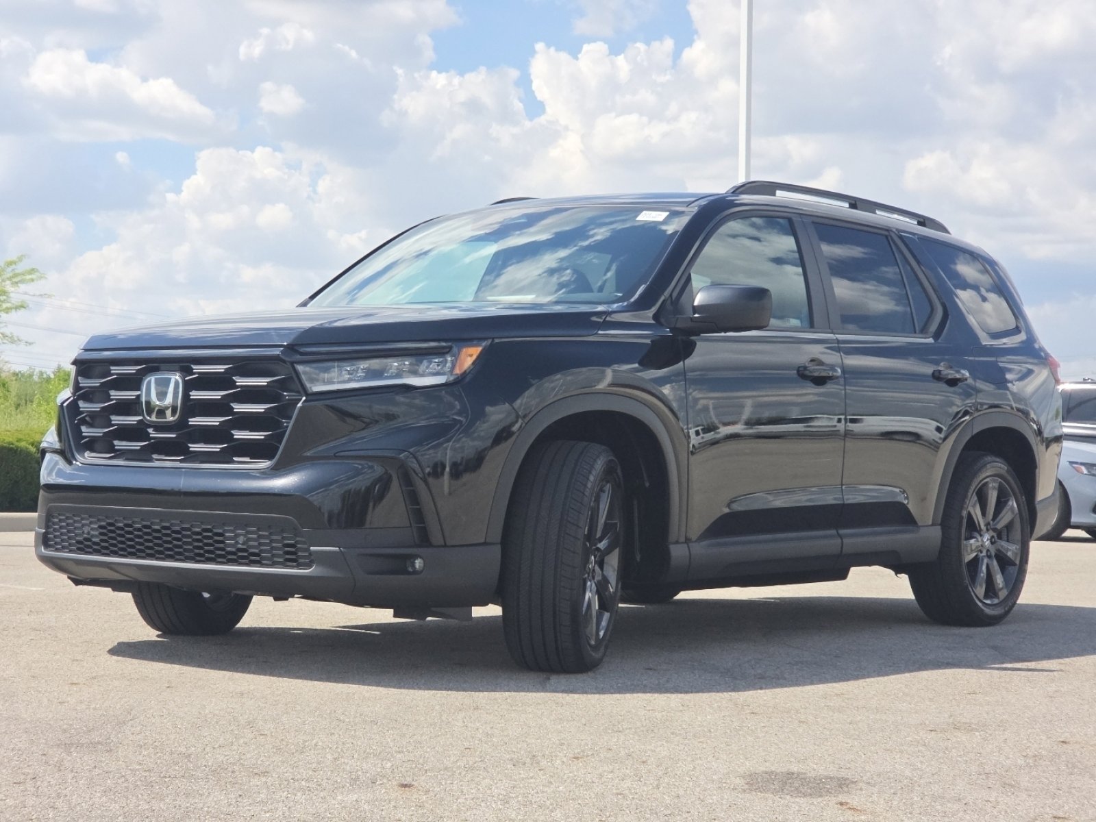 Used 2025 Honda Pilot Sport image 13