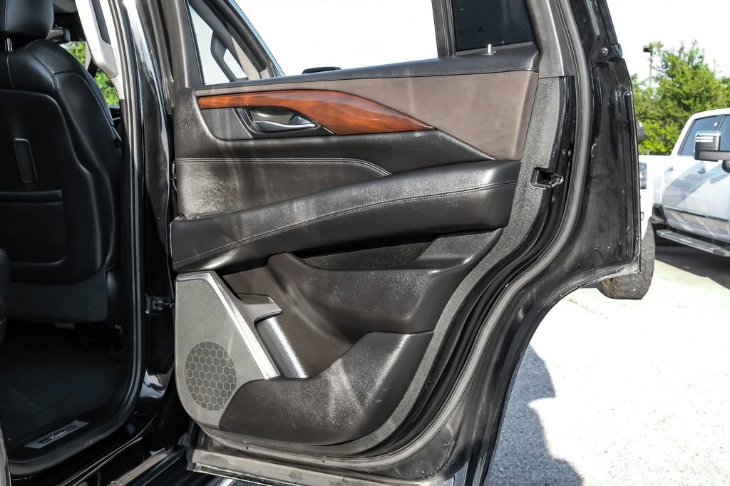 Used 2018 Cadillac Escalade Luxury RWD image 46
