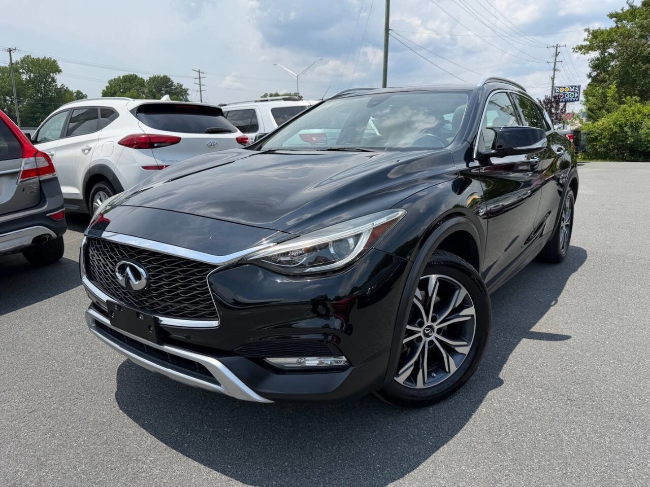 Used 2017 INFINITI QX30 Premium w/ Navigation Package AWD/4WD image 1