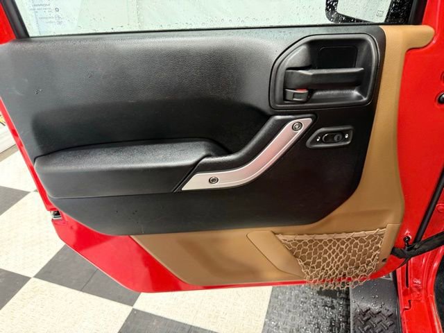 Used 2016 Jeep Wrangler Unlimited Sahara w/ Connectivity Group image 15