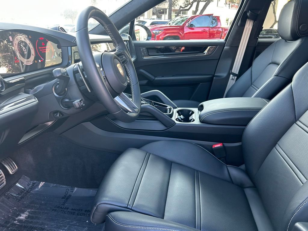 Used 2025 Porsche Cayenne GTS AWD/4WD image 11