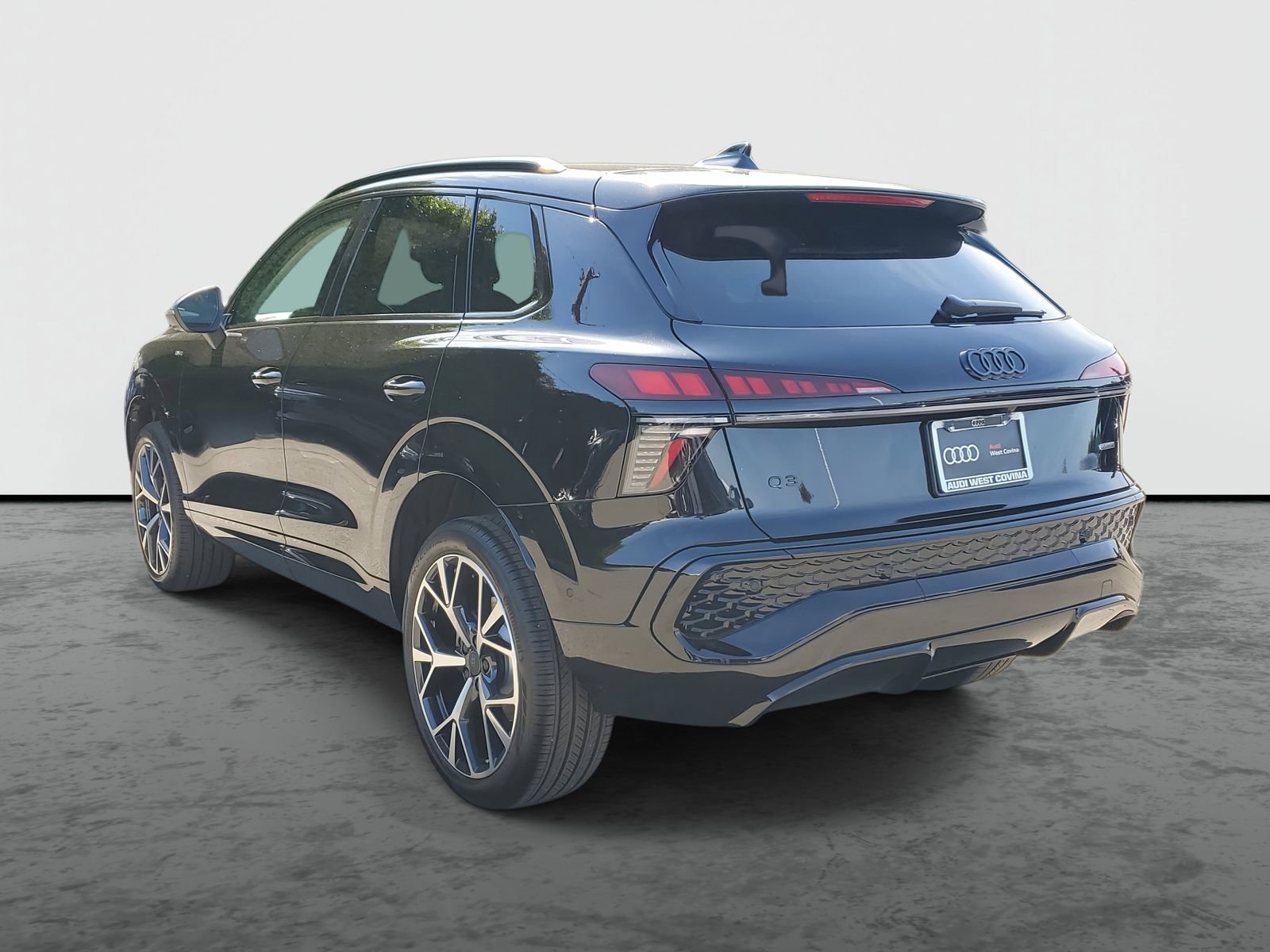 New 2026 Audi Q3 quattro 2.0T AWD/4WD image 3