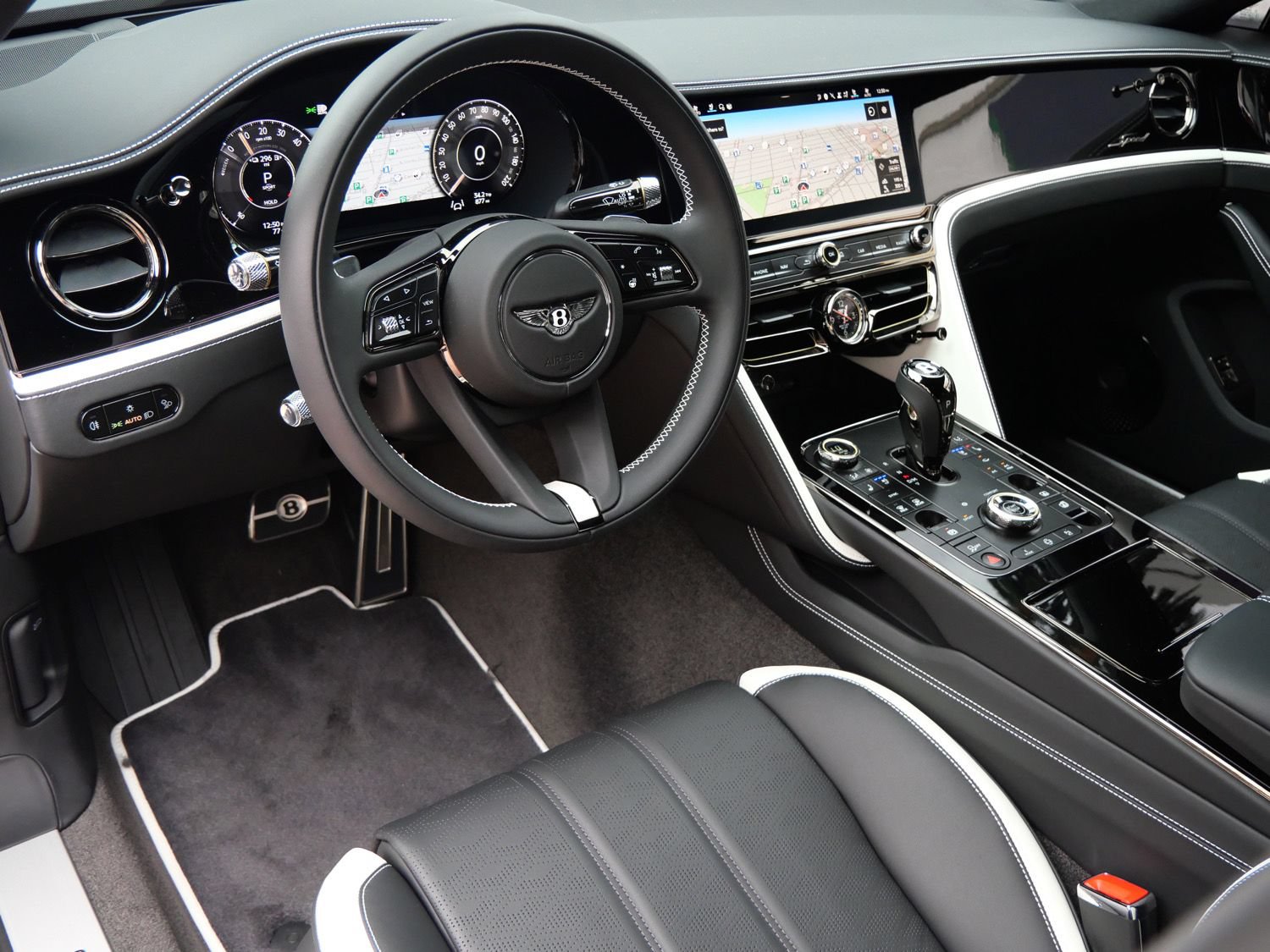 Used 2025 Bentley Flying Spur Plug-In Hybrid AWD/4WD image 24