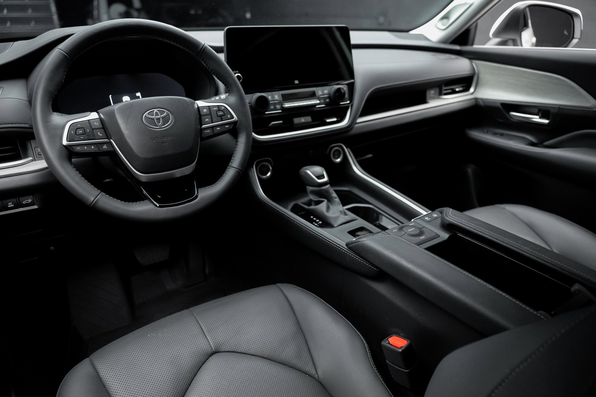 Used 2024 Toyota Grand Highlander XLE image 2