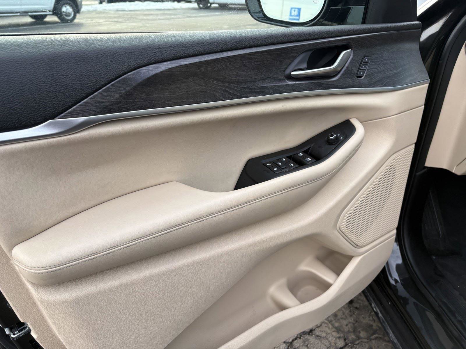 Used 2024 Jeep Grand Cherokee Limited w/ Luxury Tech Group II image 13