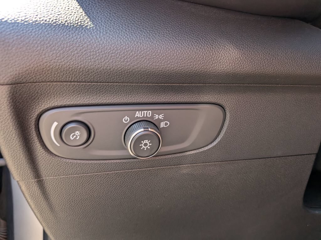 Used 2022 Buick Envision Preferred FWD image 28
