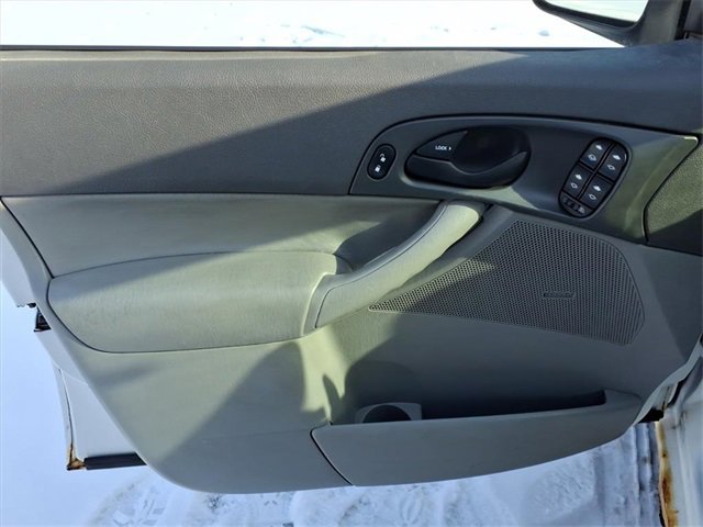 Used 2005 Ford Focus ZX4 Sedan image 12