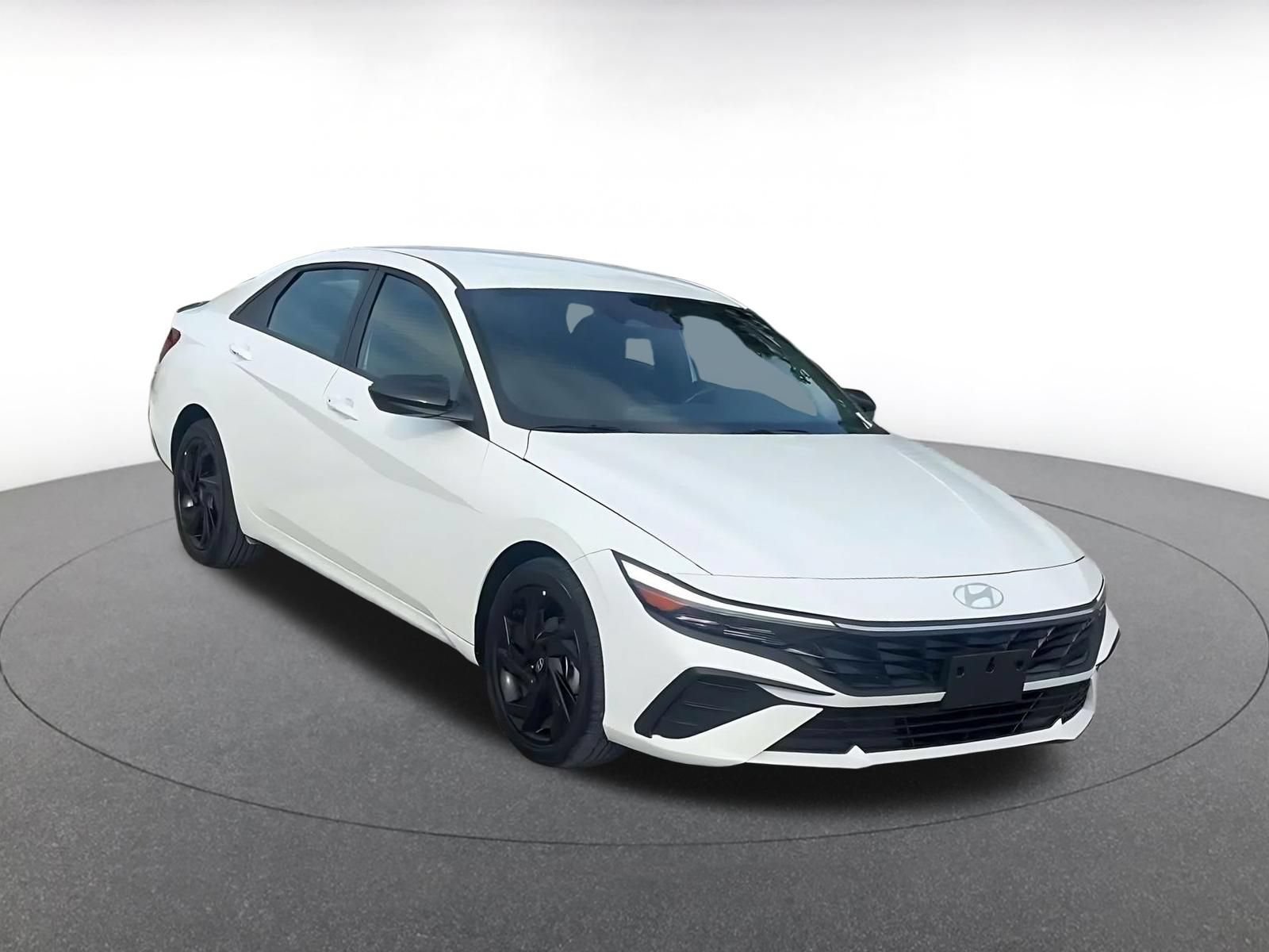 Used 2026 Hyundai Elantra Sport FWD image 3