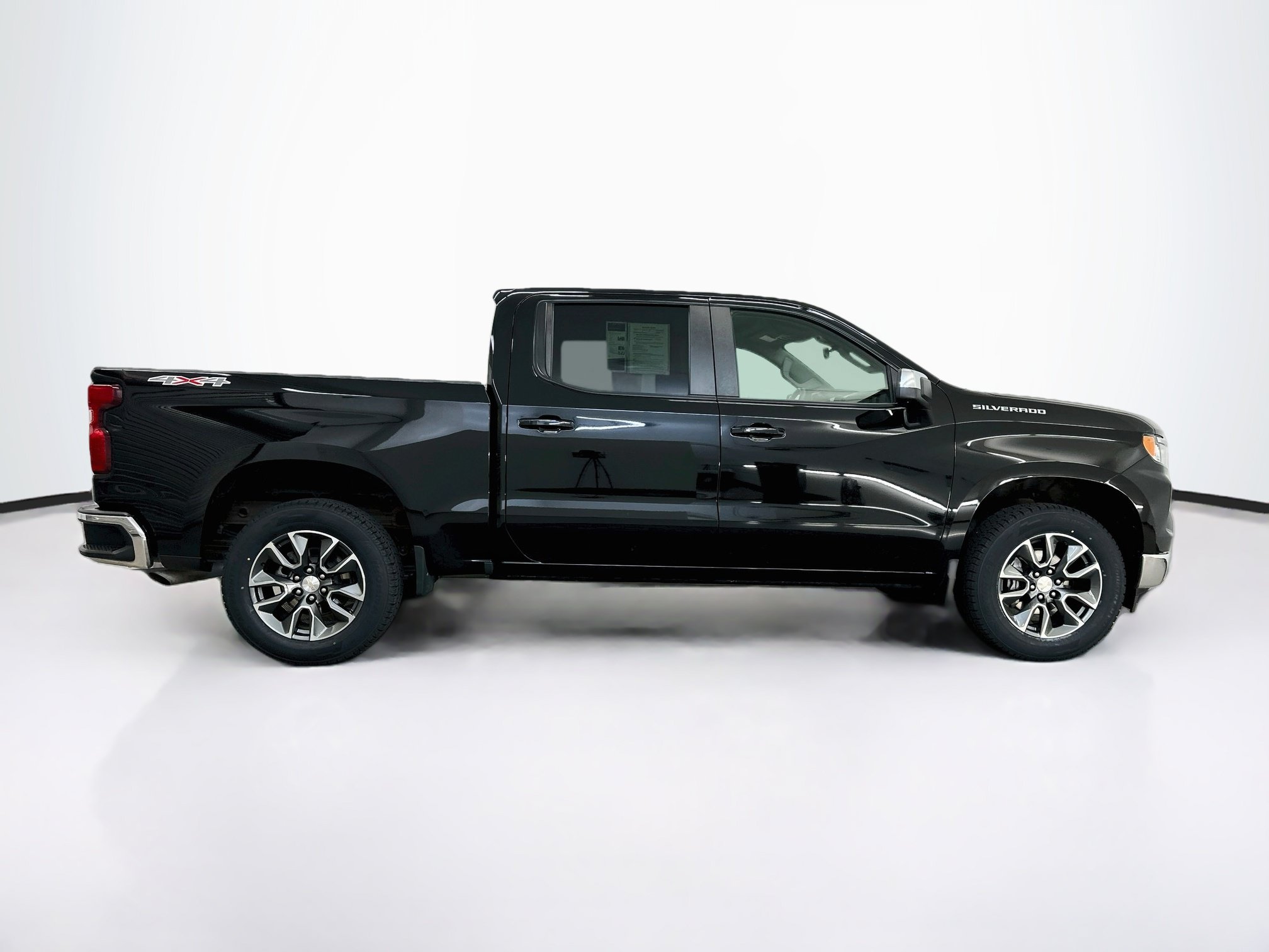 Used 2024 Chevrolet Silverado 1500 LT AWD/4WD image 10