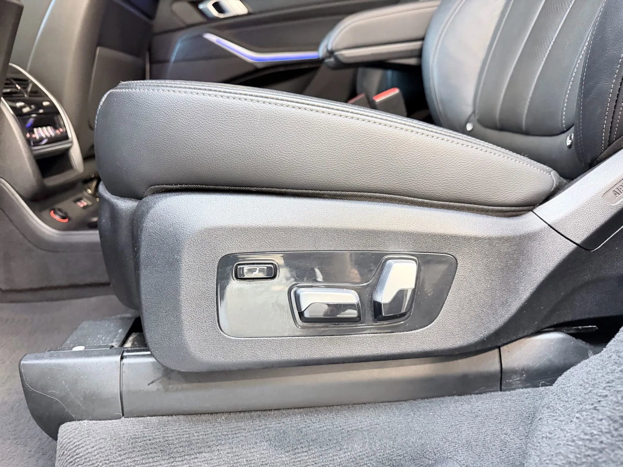 Used 2020 BMW X7 xDrive40i w/ Premium Package image 22