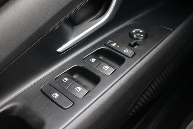 Used 2024 Hyundai Elantra SE image 17