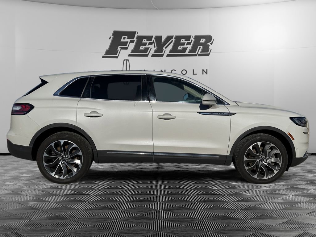 Used 2021 Lincoln Nautilus Reserve w/ Equipment Group 201A image 6