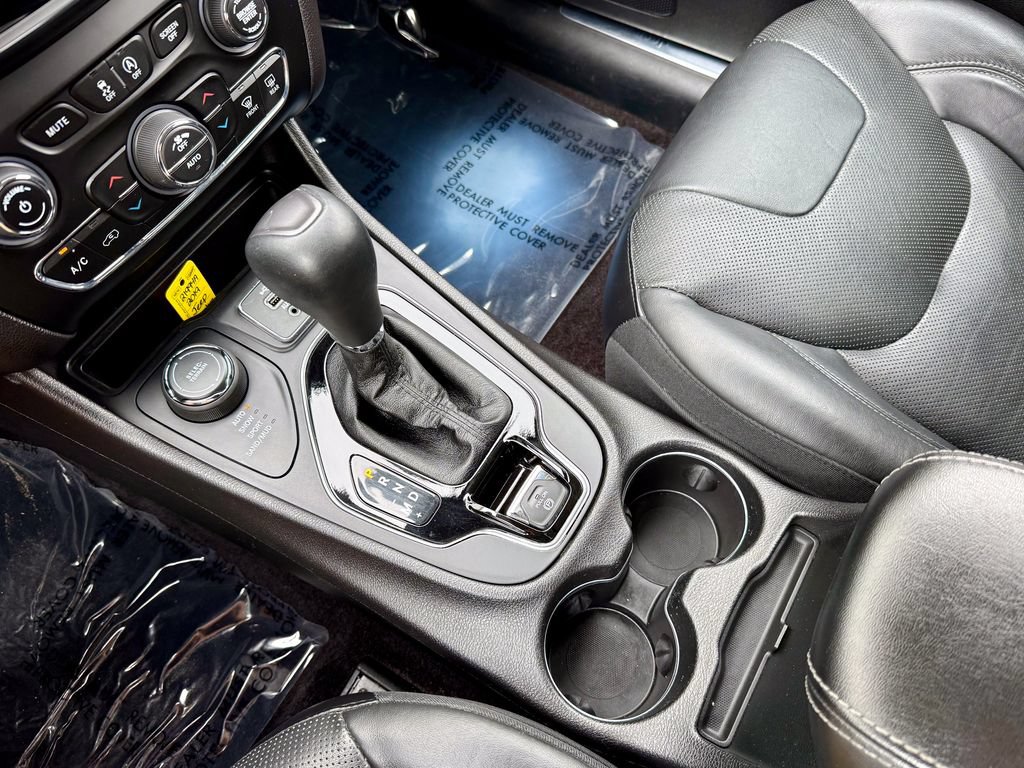 Used 2019 Jeep Cherokee Limited AWD/4WD image 24