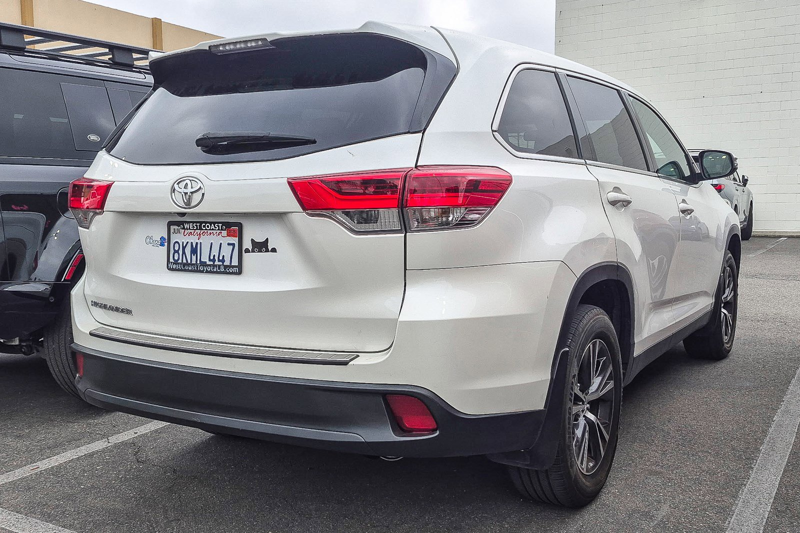 Used 2019 Toyota Highlander LE w/ Carpet Mat Package (TMS) image 5
