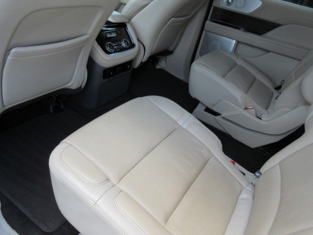 Used 2021 Lincoln Navigator Reserve w/ Luxury Package AWD/4WD image 17