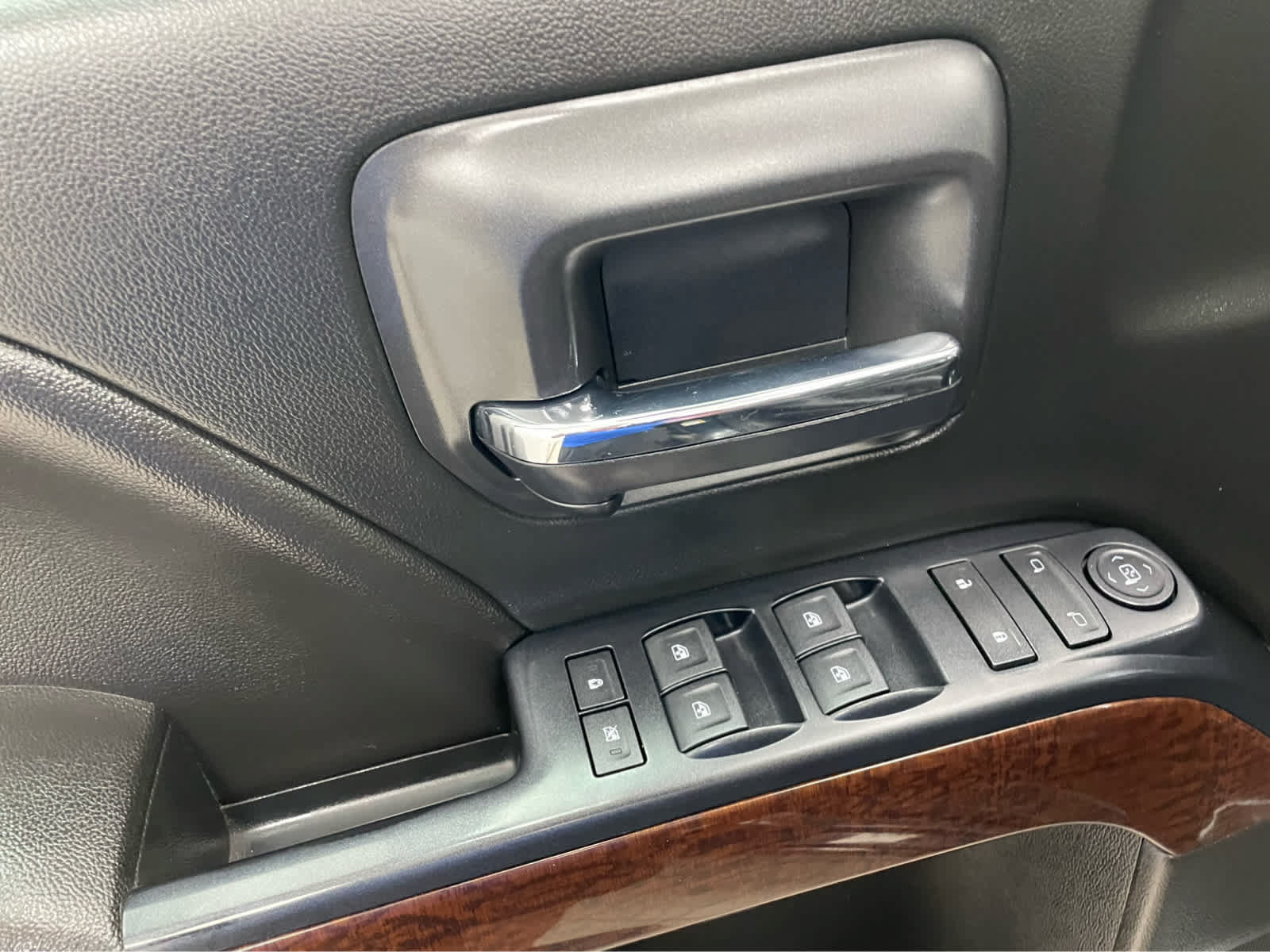 Used 2018 GMC Sierra 1500 SLE w/ SLE Value Package AWD/4WD image 10