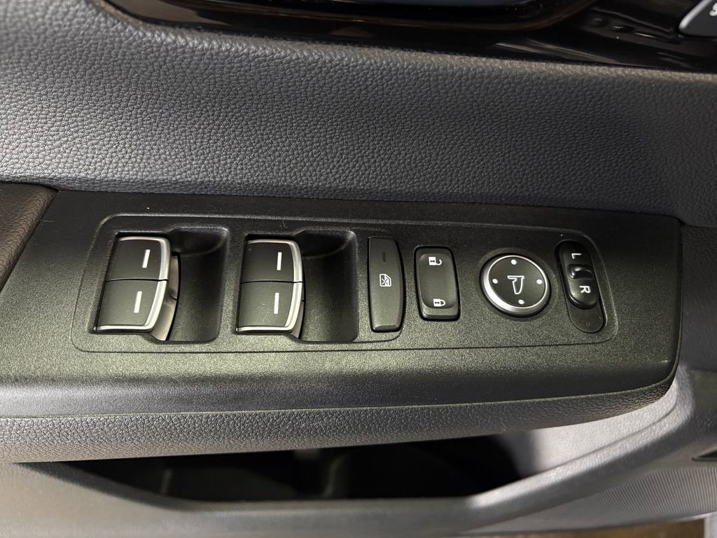Used 2025 Honda CR-V EX-L image 11