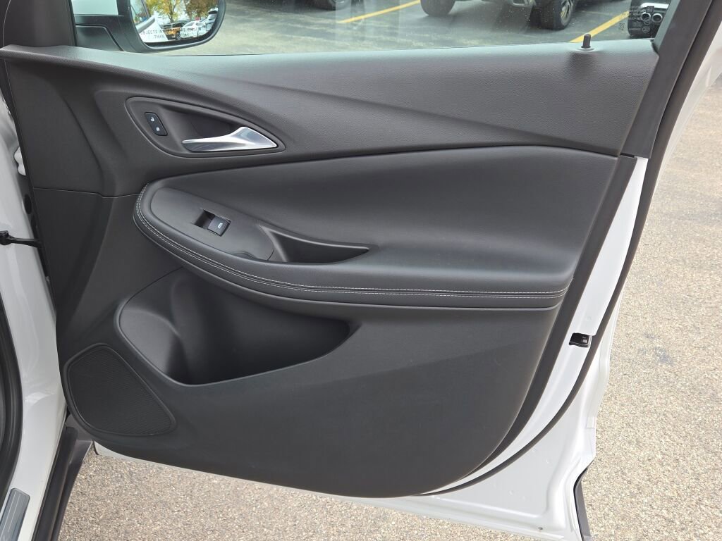 Used 2022 Buick Encore GX Essence w/ Experience Buick Package image 11