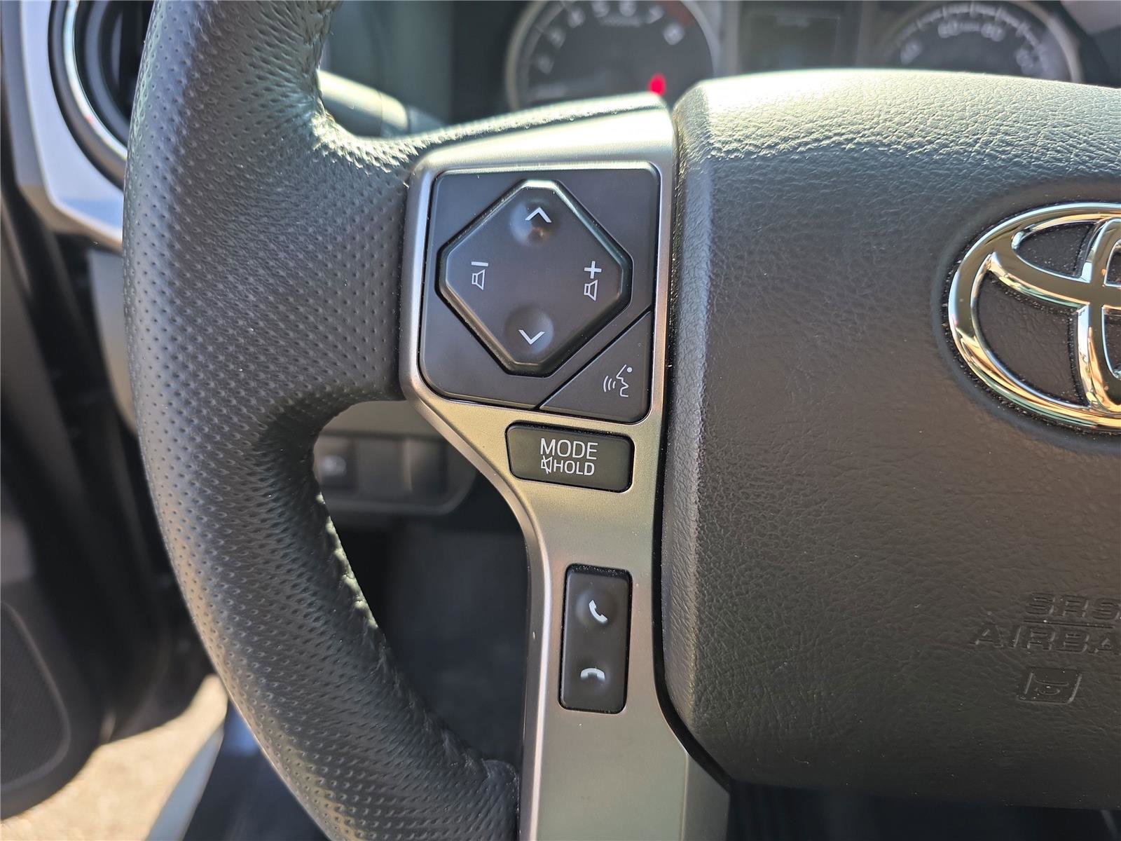 Used 2022 Toyota Tacoma SR5 w/ SR5 Appearance Package (SM) AWD/4WD image 23